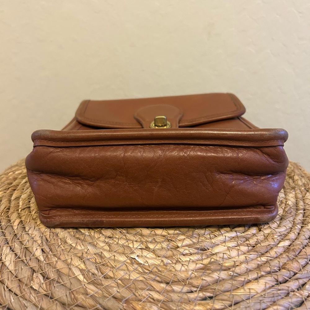 SOLD! ๐ค Vintage Coach Leather Crossbody Bag with Turn Lock - Picture 5 of 11